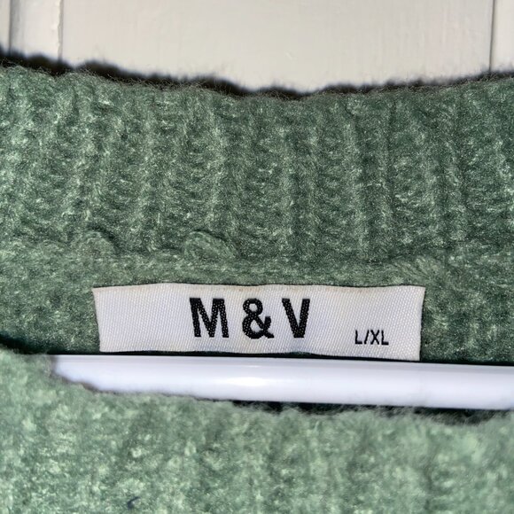 Green Sweater M&V - Picture 2 of 3